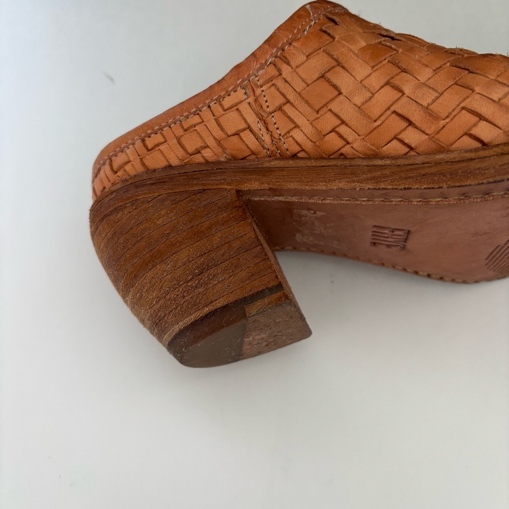 Women’s Frye Weaved Leather Mules Size 7B - Picture 7 of 13